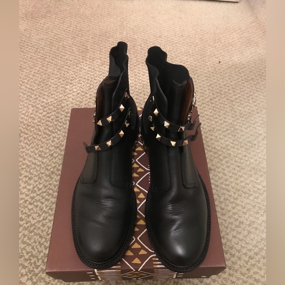 Valentino Rockstud ankle booties black leather